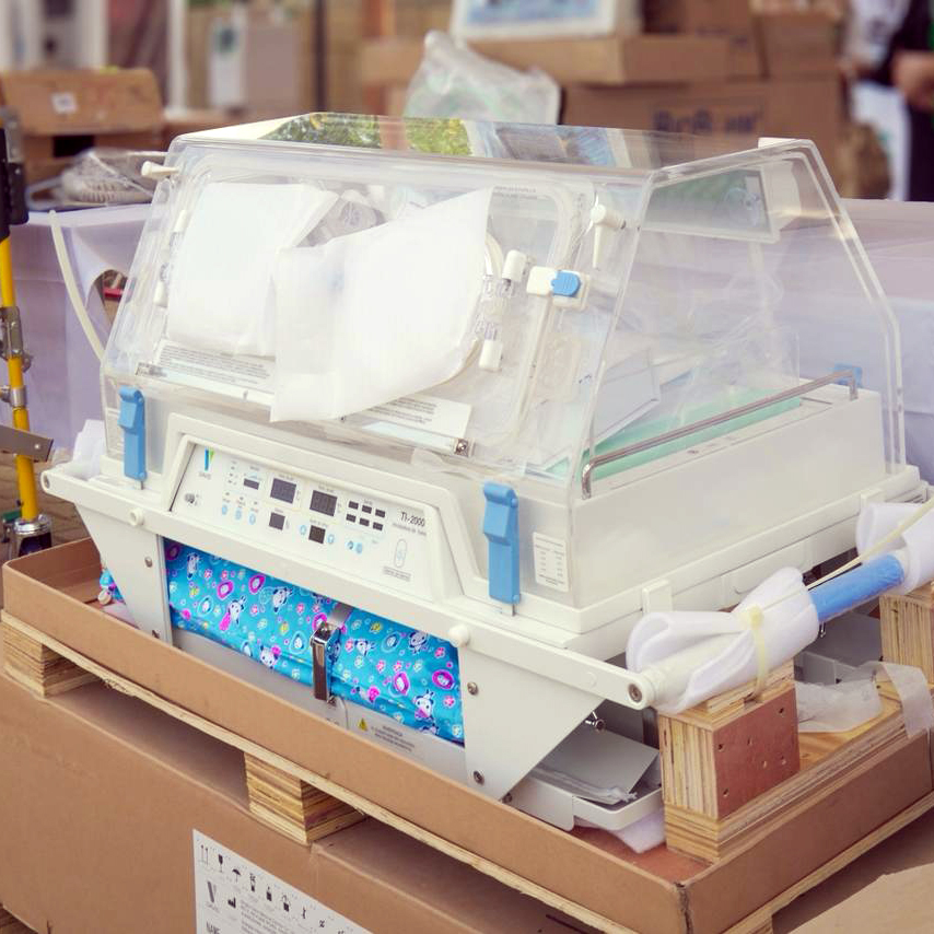 Incubadora destinada para abulancia medicalizada