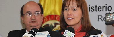 Luis . F Correa, Coordinador Grupo de Emergencias y Desastres y Beatriz Londoño,  viceministra de salud
