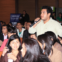 Capacitación a jóvenes empresarios y académicos sobre la formalización laboral en Colombia, realizada en la universida El Bosque