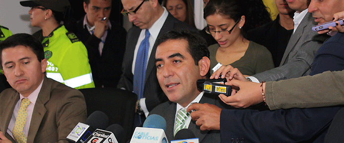 Lenis-urquijo-rueda-jul-21-2011.gif