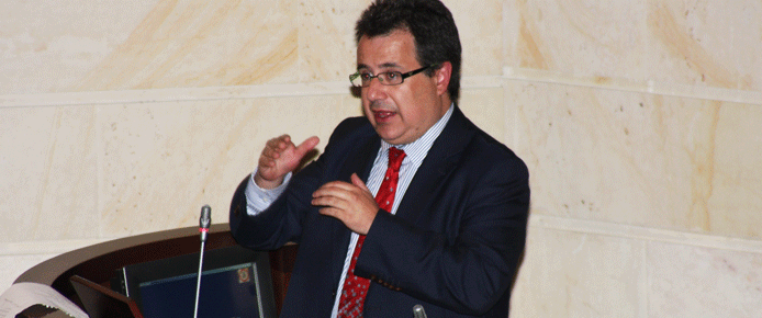Ministro-en-el-congreso-robledo-3-05-2011.gif