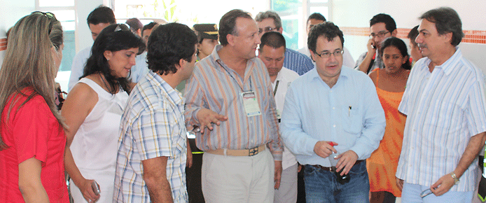 gente-con-ministro-bquilla.gif