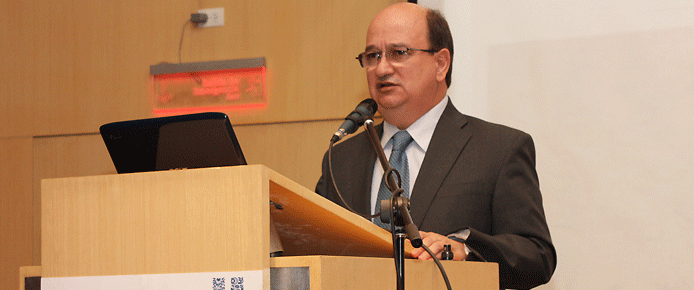 luis-f-correa-forosemana-jun-9-2011.gif