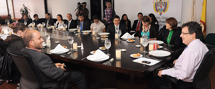 min-almuerzo-navide-dic-5-11.gif