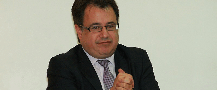 ministro-cara-manos-comision-nov-16-11.gif