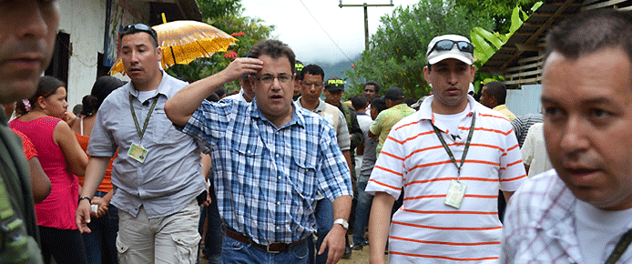 ministro-sucre-elecciones-oct-2011.gif