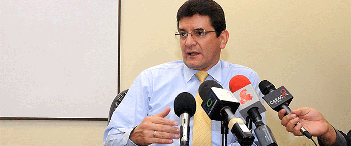 parga-coca-4-cara-buena-medios-oct-11.gif