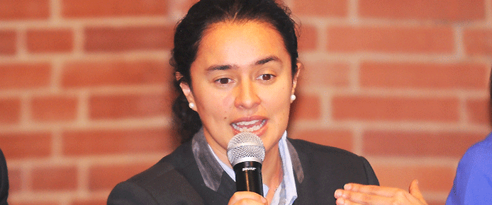 paula-acosta-cara-nov-08-2011.gif