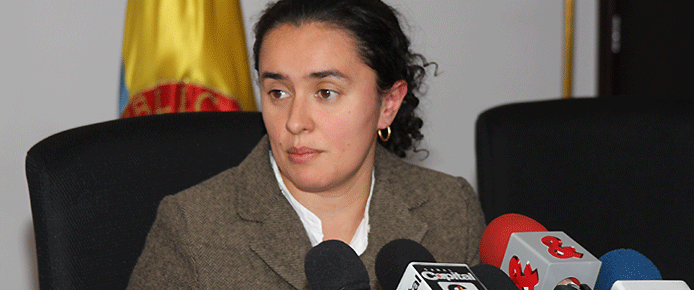 paula-acosta-vice-pip-ene-04-11.gif