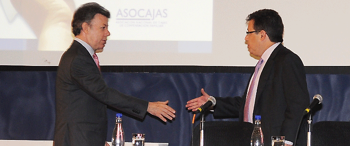presidenteyministro-saludomanos-asocaja-oct-11.gif