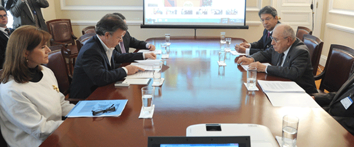 preside-vice-salu-rueda-revolcon-agos-12-2011.gif